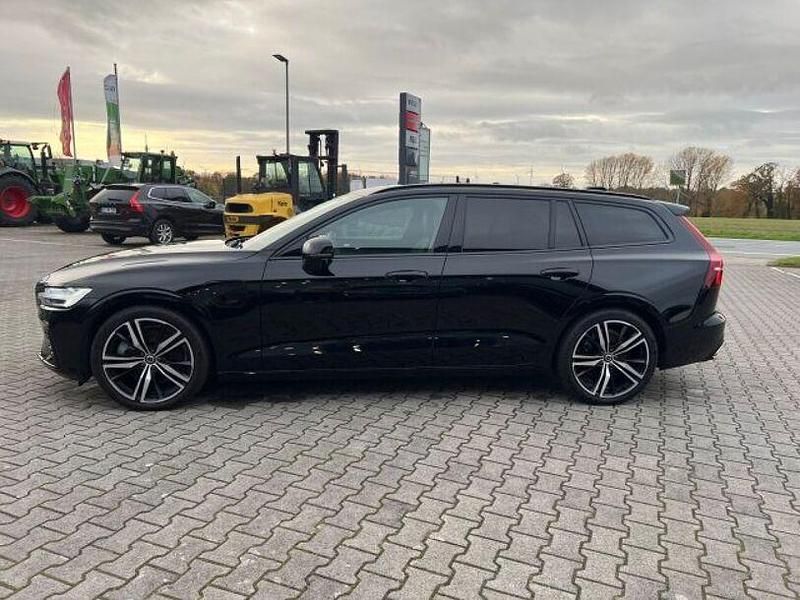 Gebraucht Volvo V60 Plus 455 PS (334 kW) 2022 Black solid "stone" / solid Kombi