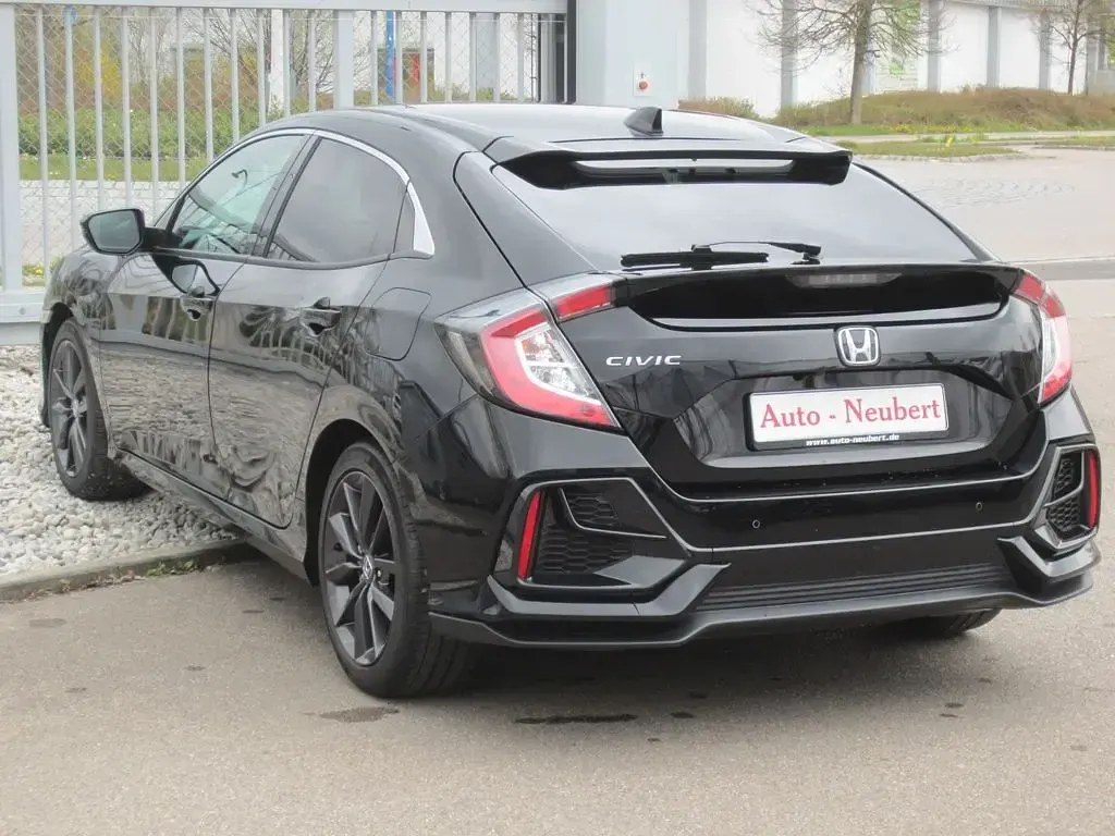 Gebraucht Honda Civic Elegance 126 PS (92 kW) 2021 Crystal black Limousine