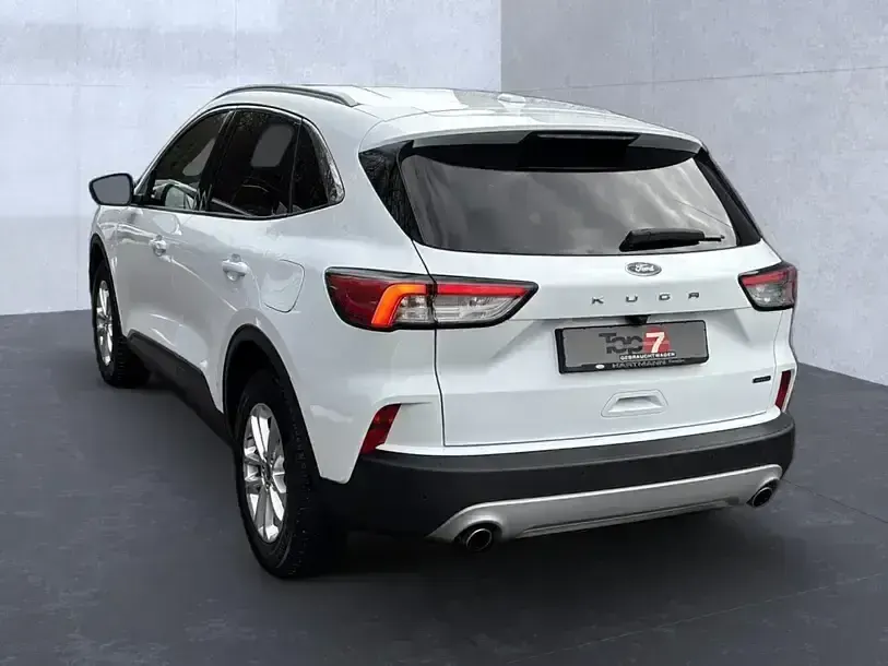 Gebraucht Ford Kuga Titanium 225 PS (165 kW) 2022 Frostweiß SUV