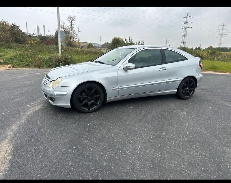 Silber Gebraucht 2005 Mercedes C200 Coupé | 3.500 € (Teuer) - Bild 1/4