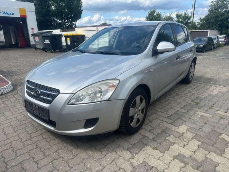 Gebraucht Kia Ceed 90 PS (66 kW) 2009 Silber Kleinwagen