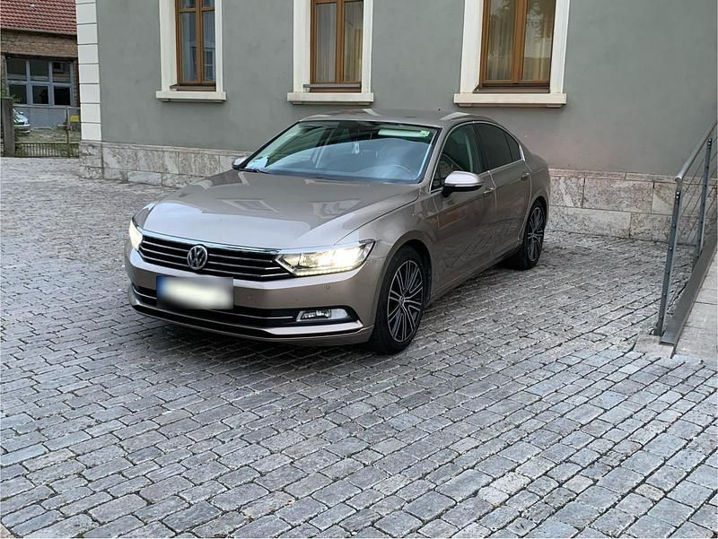 Gebraucht VW Passat 150 PS (110 kW) 2015 Gold Limousine