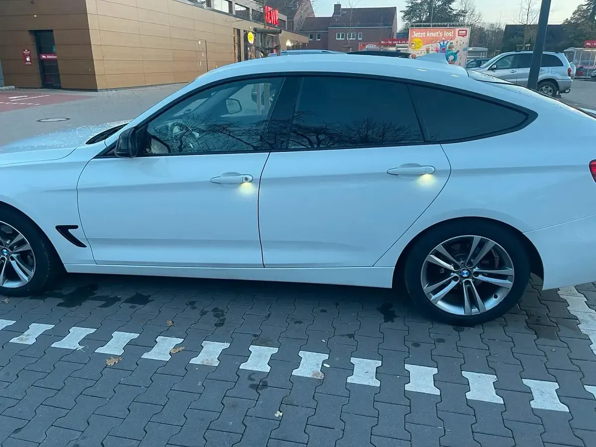 Gebraucht BMW 328 245 PS (180 kW) 2013 Weiß Limousine