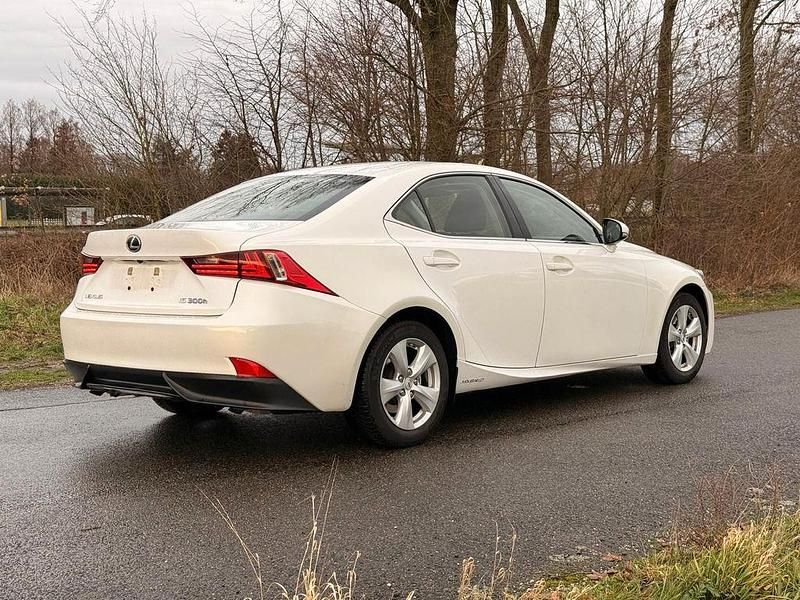 Gebraucht Lexus IS300h Sport Line 223 PS (164 kW) 2015 Weiß Limousine
