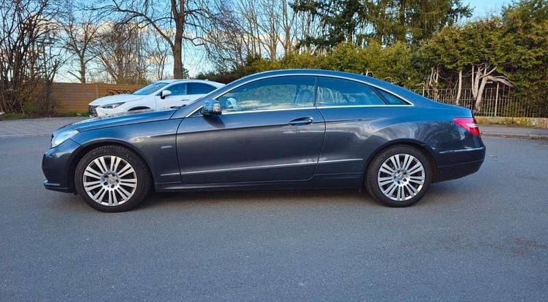 Gebraucht Mercedes E200 184 PS (135 kW) 2011 Grau Coupé