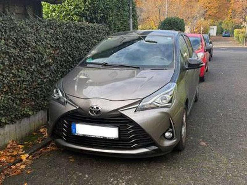 Bronze Gebraucht 2020 Toyota Yaris Team Limousine | 14.500 € (Fairer Preis) - Bild 1/4