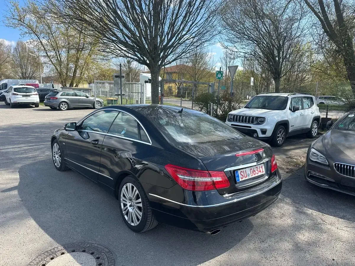 Używany Mercedes E250 204 KM (150 kW) 2009 Czarny Coupe