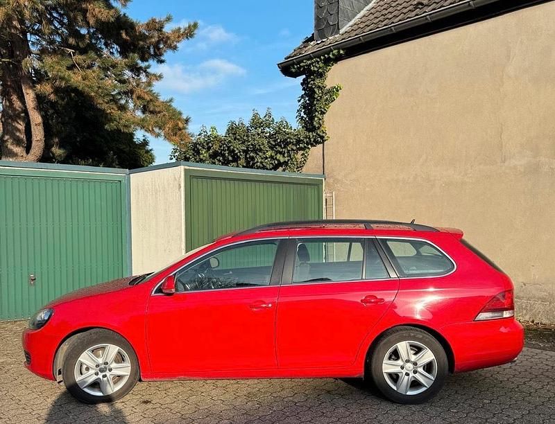 Rot Gebraucht 2009 VW Golf V Kombi | 3.690 € (Etwas zu teuer) - Bild 1/4