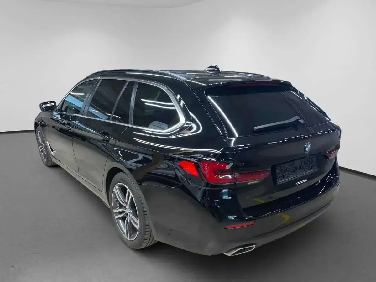 Gebraucht BMW 520 190 PS (139 kW) 2023 Schwarz Limousine