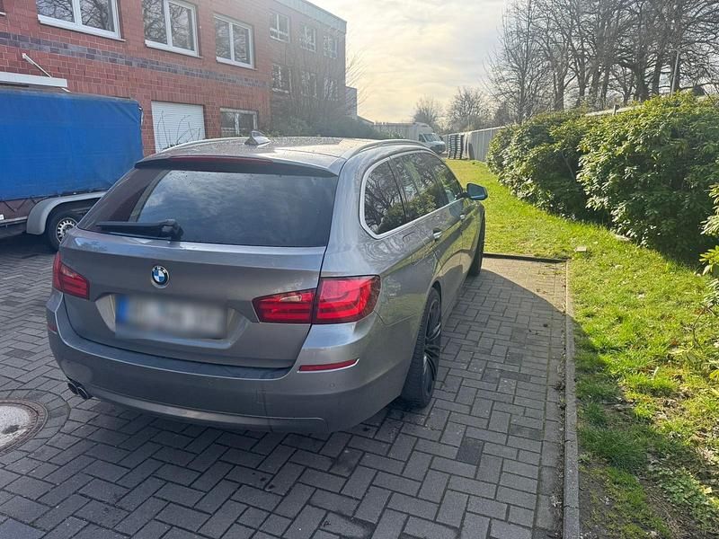Gebraucht BMW 520 184 PS (135 kW) 2011 Grau Limousine