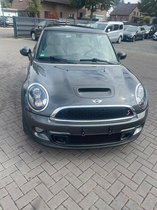 Grau Gebraucht 2011 Mini Cooper S Coupé Coupé | 9.900 € (Fairer Preis) - Bild 1/4