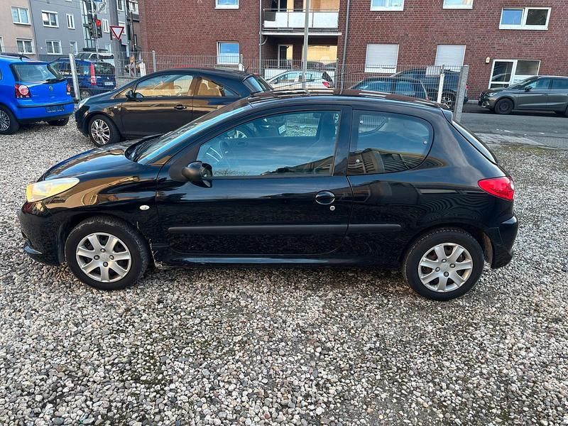 Gebraucht Peugeot 206+ 75 PS (55 kW) 2010 Schwarz Kleinwagen