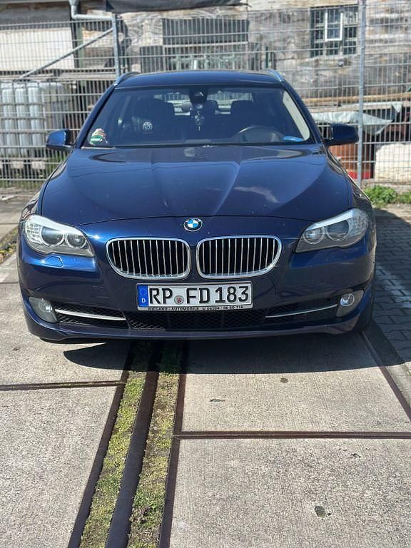 Blau Gebraucht 2012 BMW 530 Kombi | 8.600 € (Fairer Preis) - Bild 1/4
