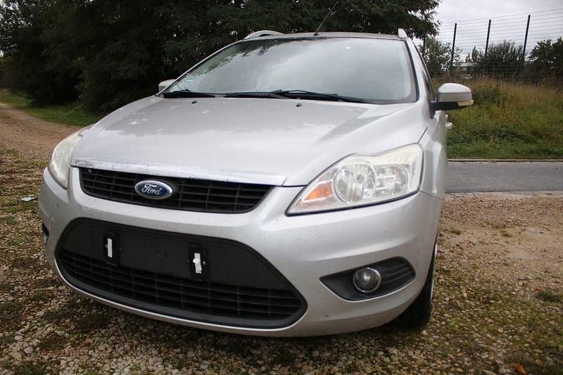 Grau Gebraucht 2010 Ford Focus Kombi | 1.299 € (Superpreis) - Bild 1/4