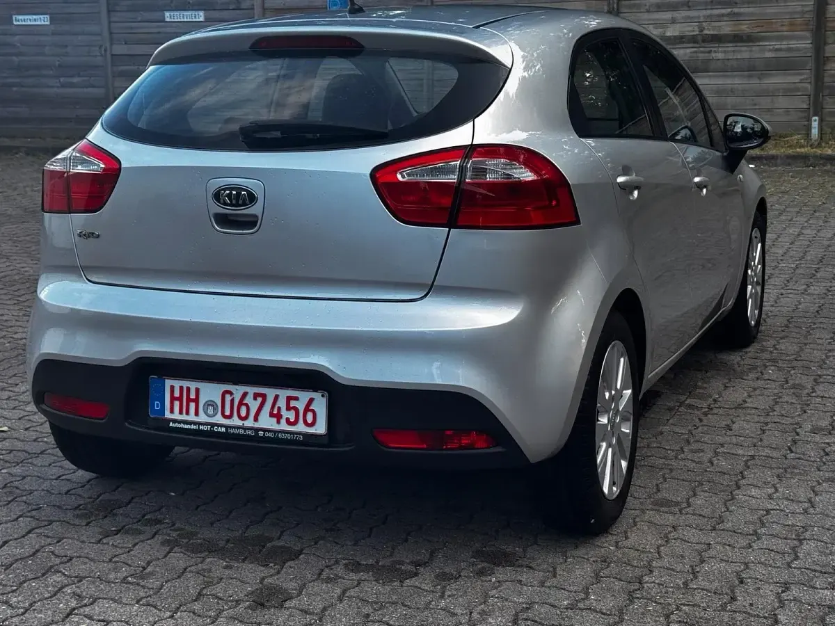 Gebraucht Kia Rio 86 PS (63 kW) 2012 Silber Kleinwagen