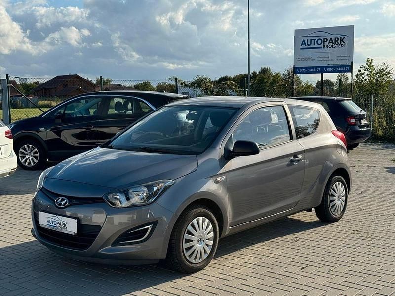 Grau Gebraucht 2014 Hyundai i20 Edition Kleinwagen | 4.499 € (Guter Preis) - Bild 1/4