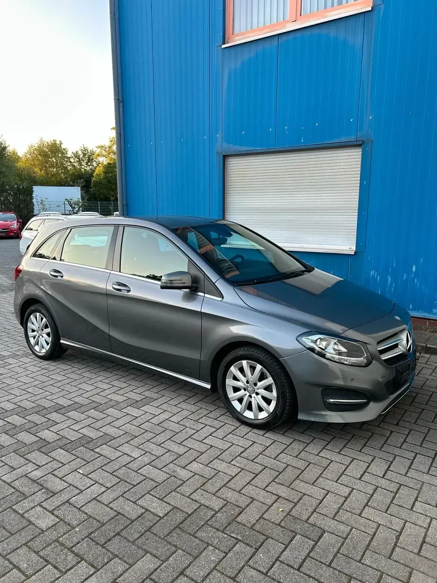 Gebraucht Mercedes B180 Style 122 PS (89 kW) 2016 Grau Kleinwagen
