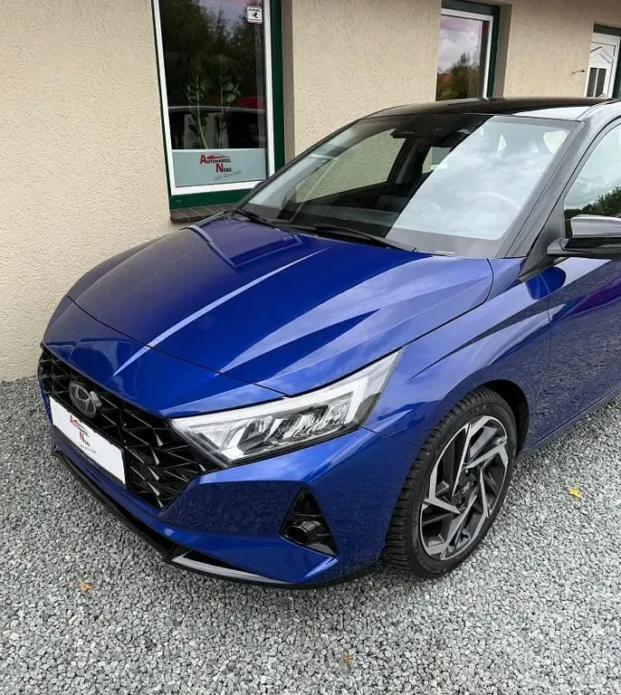 Gebraucht Hyundai i20 Intro Edition 101 PS (74 kW) 2020 Blau Kleinwagen