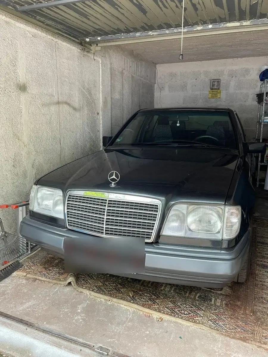 Usata Mercedes E250 113 CV (83 kW) 1995 Nero Berlina