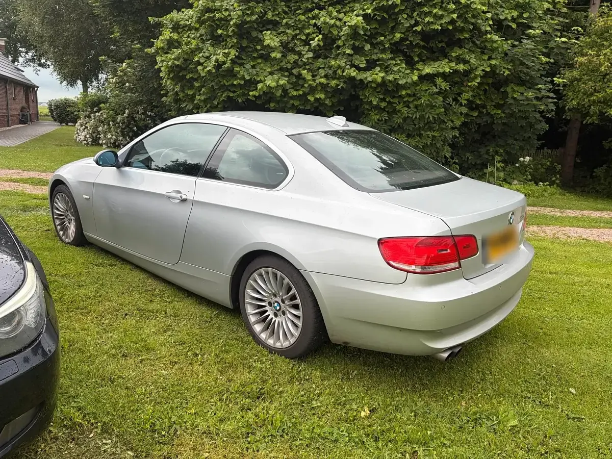 Gebraucht BMW 325 218 PS (160 kW) 2008 Silber Coupé