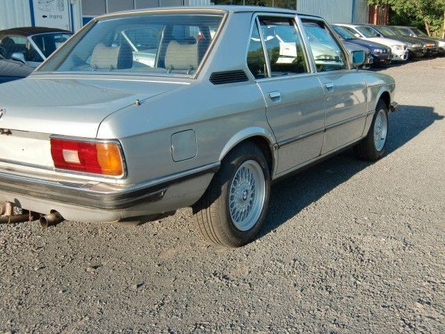 Gebraucht BMW 520 122 PS (89 kW) 1981 Silber Limousine