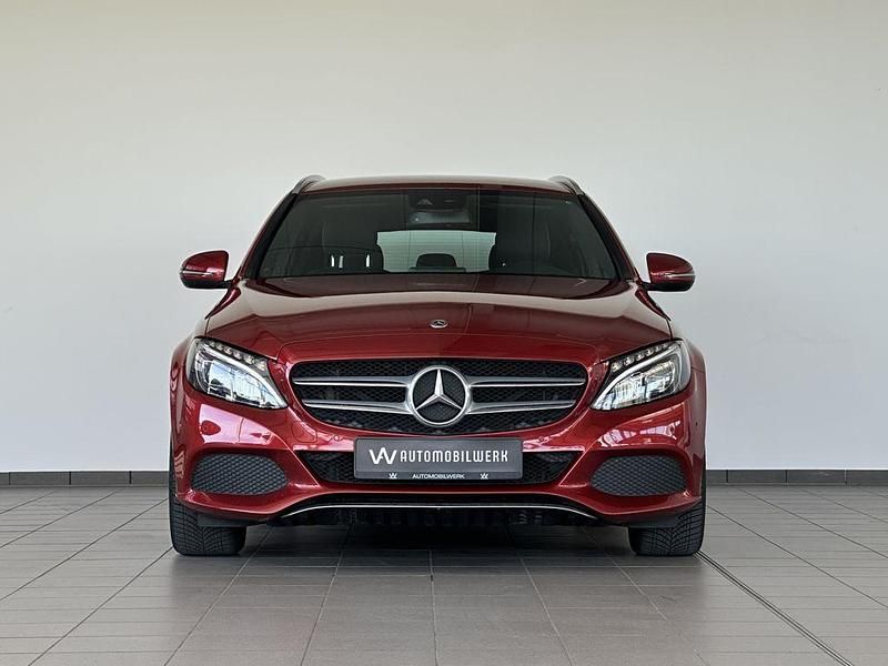 Używany Mercedes C250 211 KM (155 kW) 2017 Czerwony Kombi