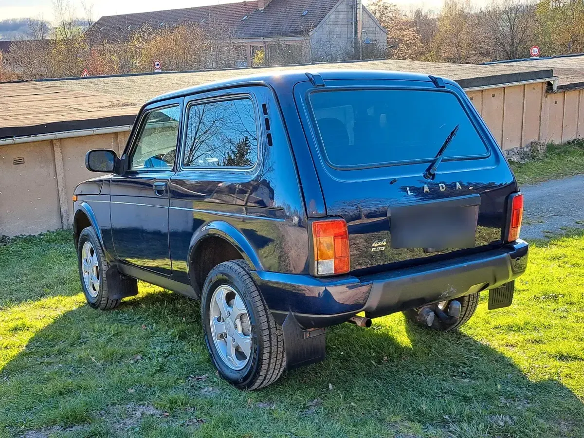 Second-hand Lada Urban 83 CP (61 kW) 2016 Albastru SUV