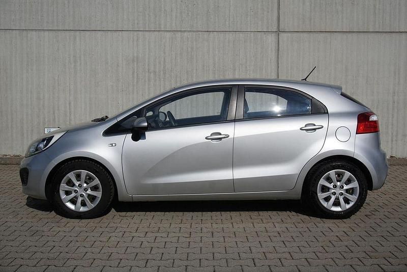 Gebraucht Kia Rio 86 PS (63 kW) 2014 (3d) bright silver Limousine