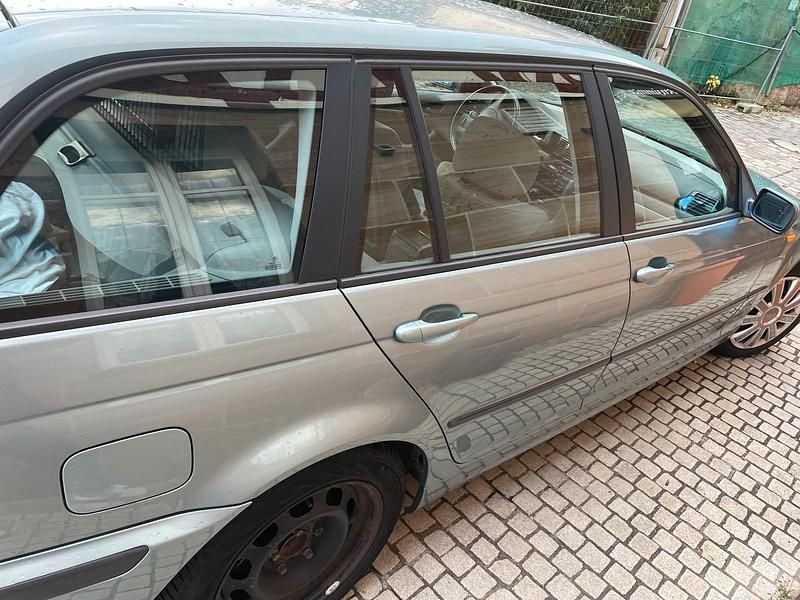 Gebraucht BMW 318 143 PS (105 kW) 2003 Grün Kombi