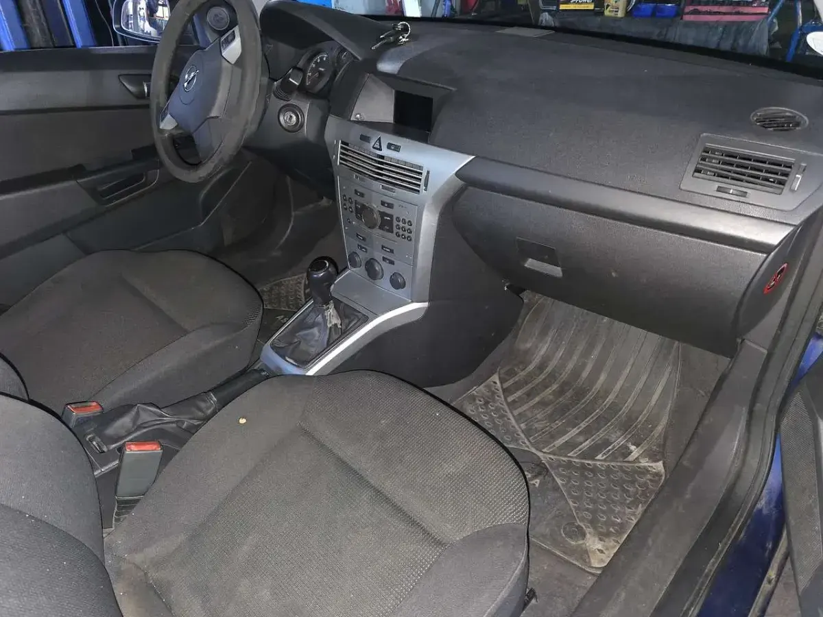Usata Opel Astra Basis 90 CV (66 kW) 2009 Blu Utilitaria
