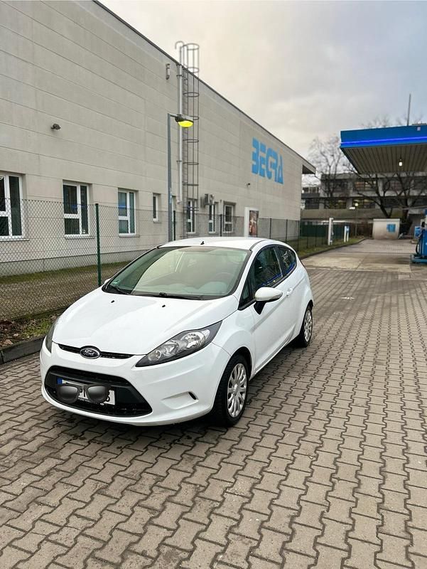Gebraucht Ford Fiesta 60 PS (44 kW) 2010 Weiß Kleinwagen