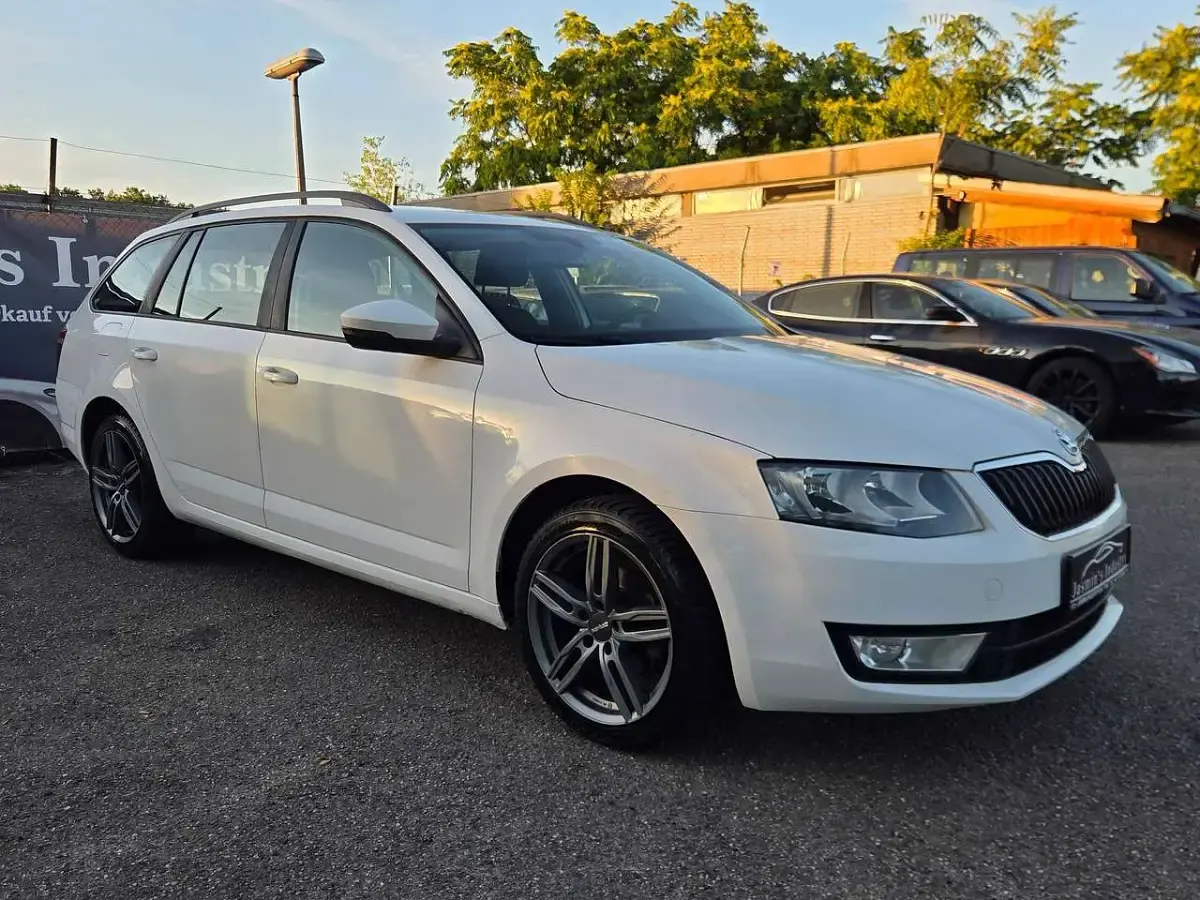 Gebraucht Skoda Octavia Ambition 105 PS (77 kW) 2014 Candyweiss Kombi