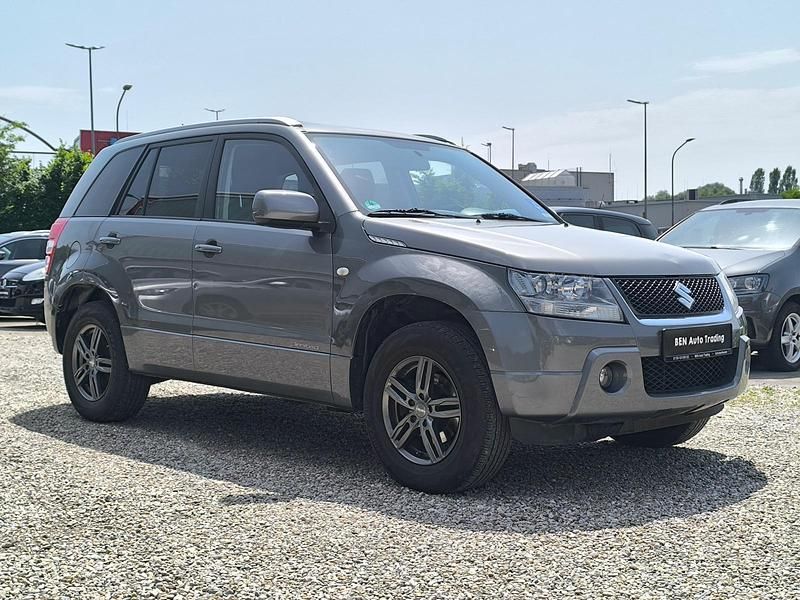 Gebraucht Suzuki Grand Vitara 129 PS (94 kW) 2009 Grau SUV