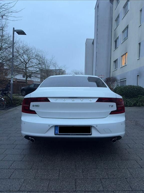 Second-hand Volvo S90 250 CP (183 kW) 2018 Alb Berlinǎ