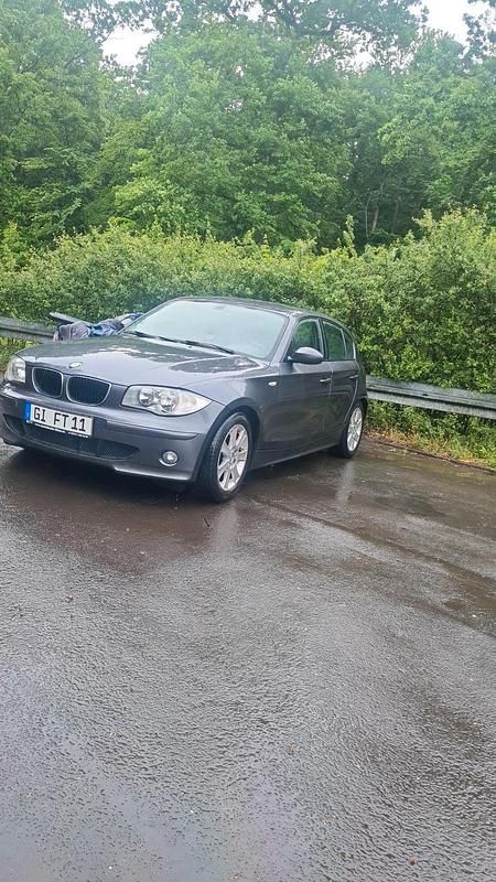 Grau Gebraucht 2005 BMW 118 Kleinwagen | 1.650 € (Guter Preis) - Bild 1/4