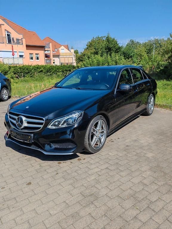 Schwarz Gebraucht 2015 Mercedes E350 AMG line Limousine | 15.900 € (Superpreis) - Bild 1/4
