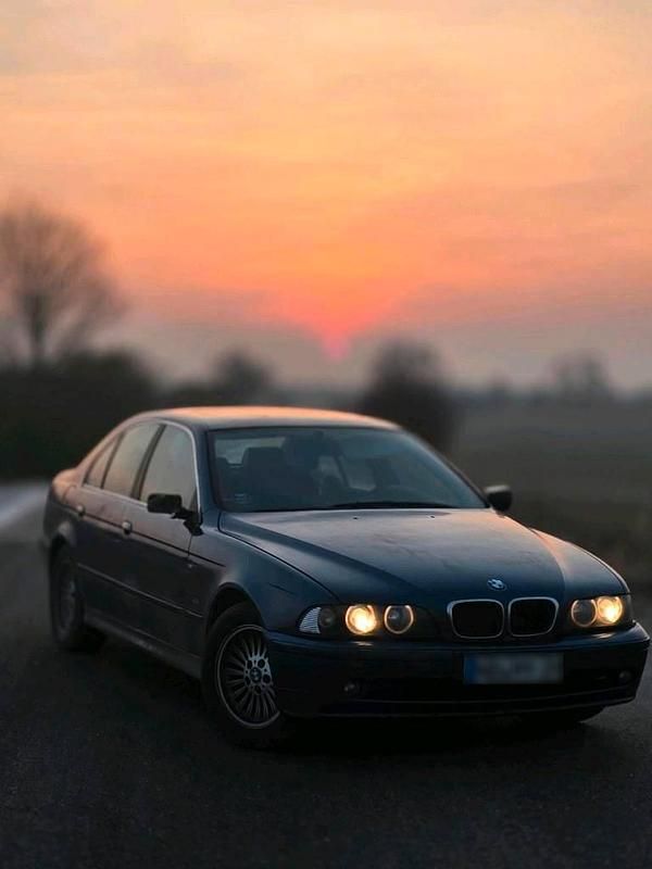 Second-hand BMW 525 193 CP (141 kW) 2001 Albastru Berlinǎ