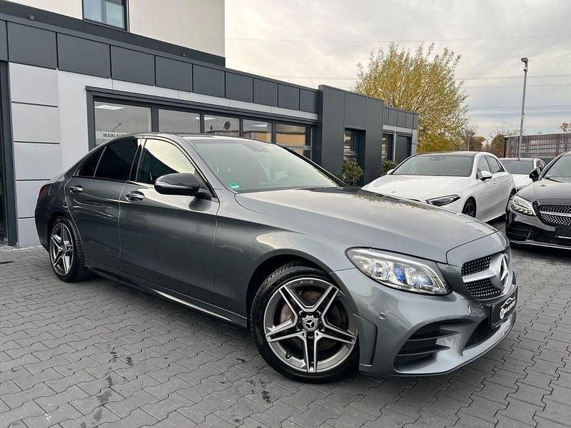 Grau Gebraucht 2019 Mercedes C180 AMG Limousine | 25.890 € (Teuer) - Bild 1/4