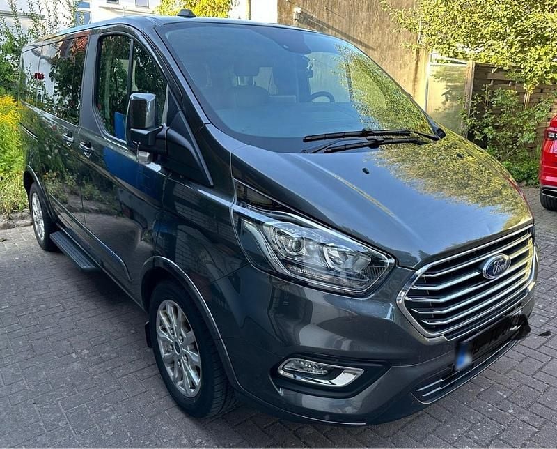 Gebraucht Ford Tourneo 170 PS (125 kW) 2023 Grau Van / Kleinbus
