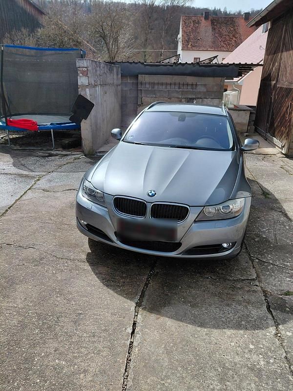 Gebraucht BMW 320 183 PS (134 kW) 2010 Grau Kombi