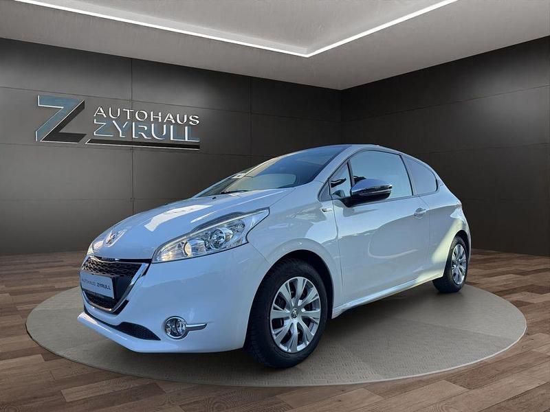 Gebraucht Peugeot 208 Style 82 PS (60 kW) 2015 Weiß Kleinwagen