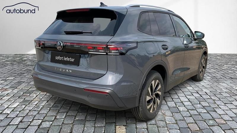 Second-hand VW Tiguan Advance 150 CP (110 kW) 2024 Gri SUV