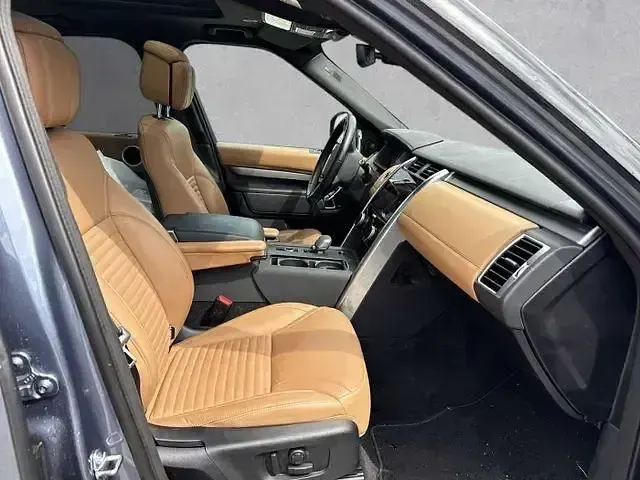 Second-hand Land Rover Discovery 5 SE Dynamic 300 CP (220 kW) 2022 Albastru SUV