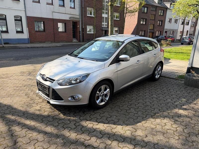 Second-hand Ford Focus 101 CP (74 kW) 2012 Argintiu Berlinǎ