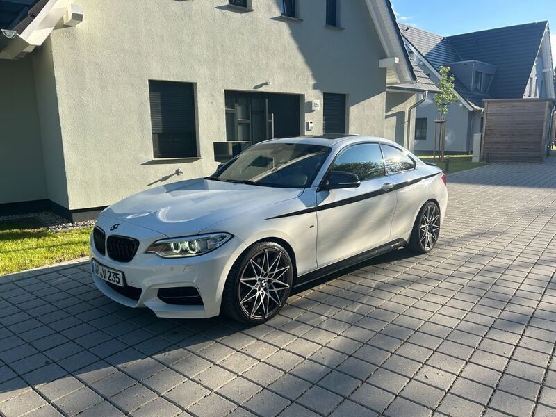 Weiß Gebraucht 2015 BMW M235 M Performance Coupé | 25.000 € (Guter Preis) - Bild 1/4