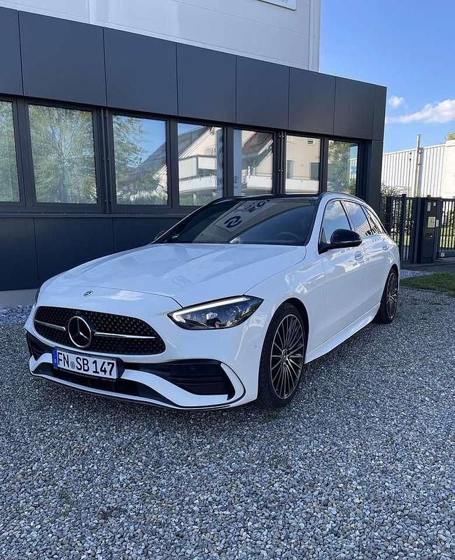 Weiß Gebraucht 2022 Mercedes C300 AMG line Kombi | 46.700 € - Bild 1/4