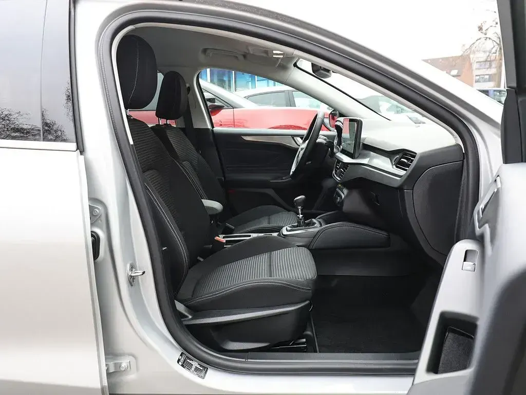 Neu Ford Focus Titanium X 125 PS (91 kW) 2026 Silber Limousine