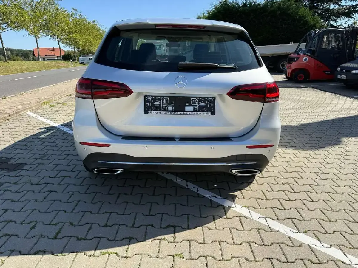 Gebraucht Mercedes B220 190 PS (139 kW) 2019 Iridiumsilber Kleinwagen