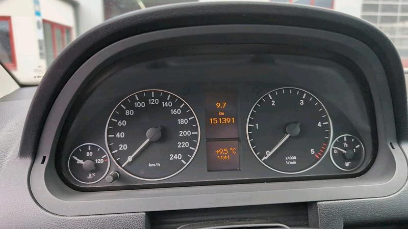 Gebraucht Mercedes A180 110 PS (80 kW) 2010 Silber Limousine