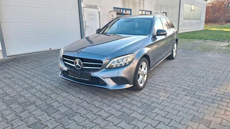 Gebraucht Mercedes C220 Avantgarde 194 PS (142 kW) 2020 Grau Kombi